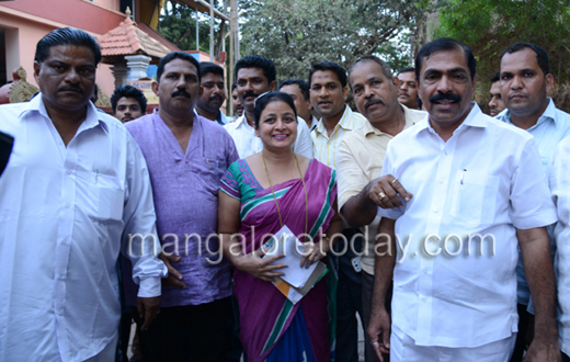 Bhavya campaigning for Congress in Mangalore